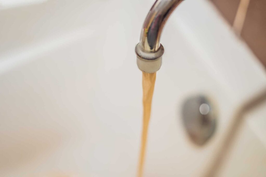 Verunreinigtes Wasser aus Wasserhahn